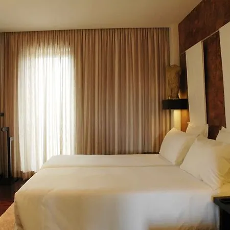 波尔图特林达德酒店 4*